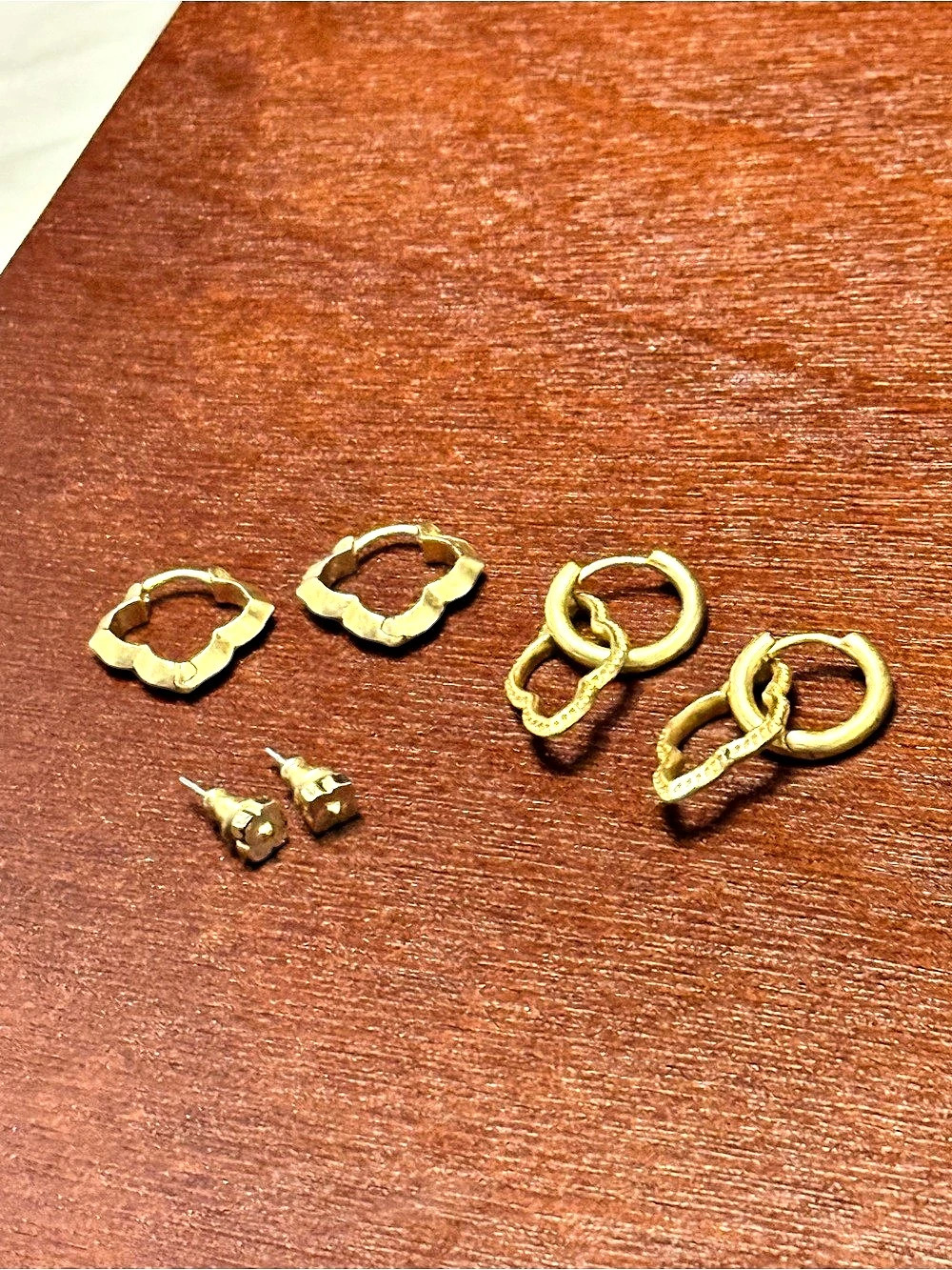 Kendra Scott Gold-Tone Textured Earrings Set Like New